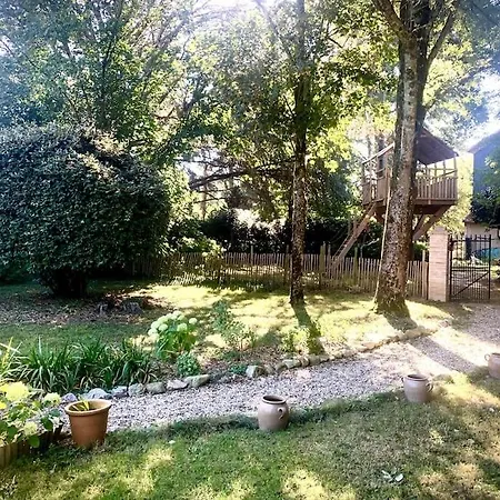 Sous Le Tilleul De La Condomine *