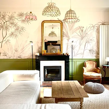 Sous Le Tilleul De La Condomine