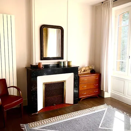 Sous Le Tilleul De La Condomine *