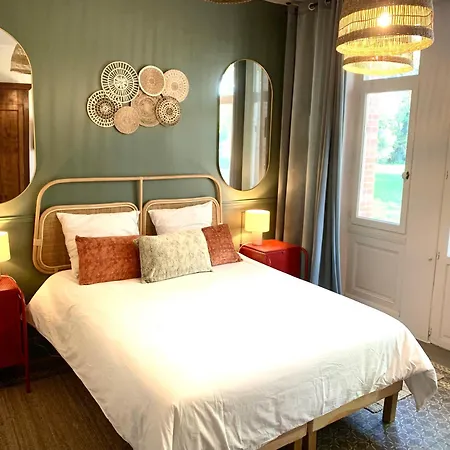 Sous Le Tilleul De La Condomine *