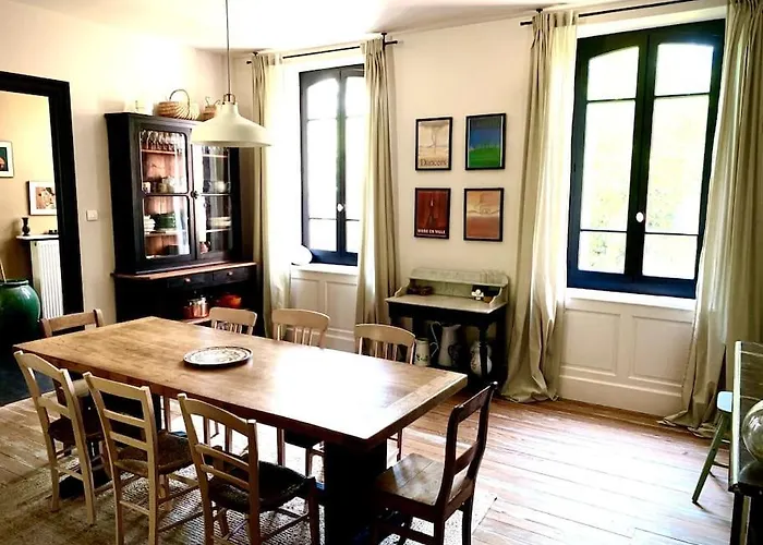 Sous Le Tilleul De La Condomine Vila