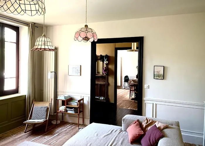 Sous Le Tilleul De La Condomine Vila