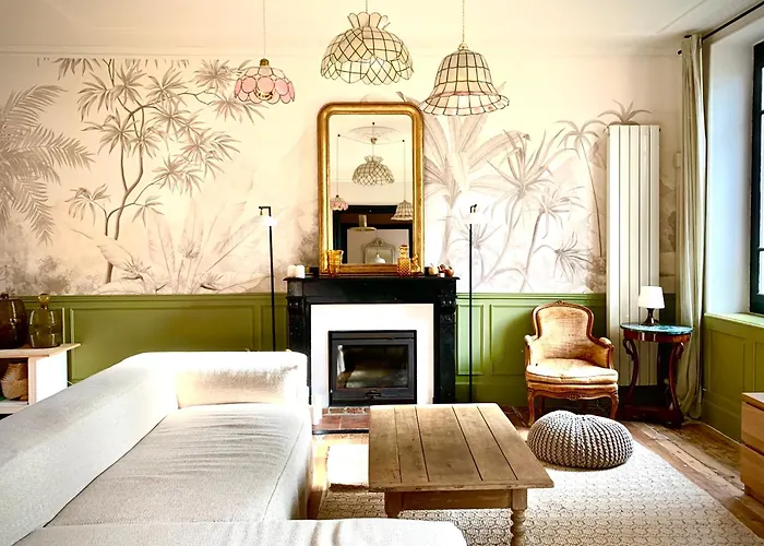 Sous Le Tilleul De La Condomine